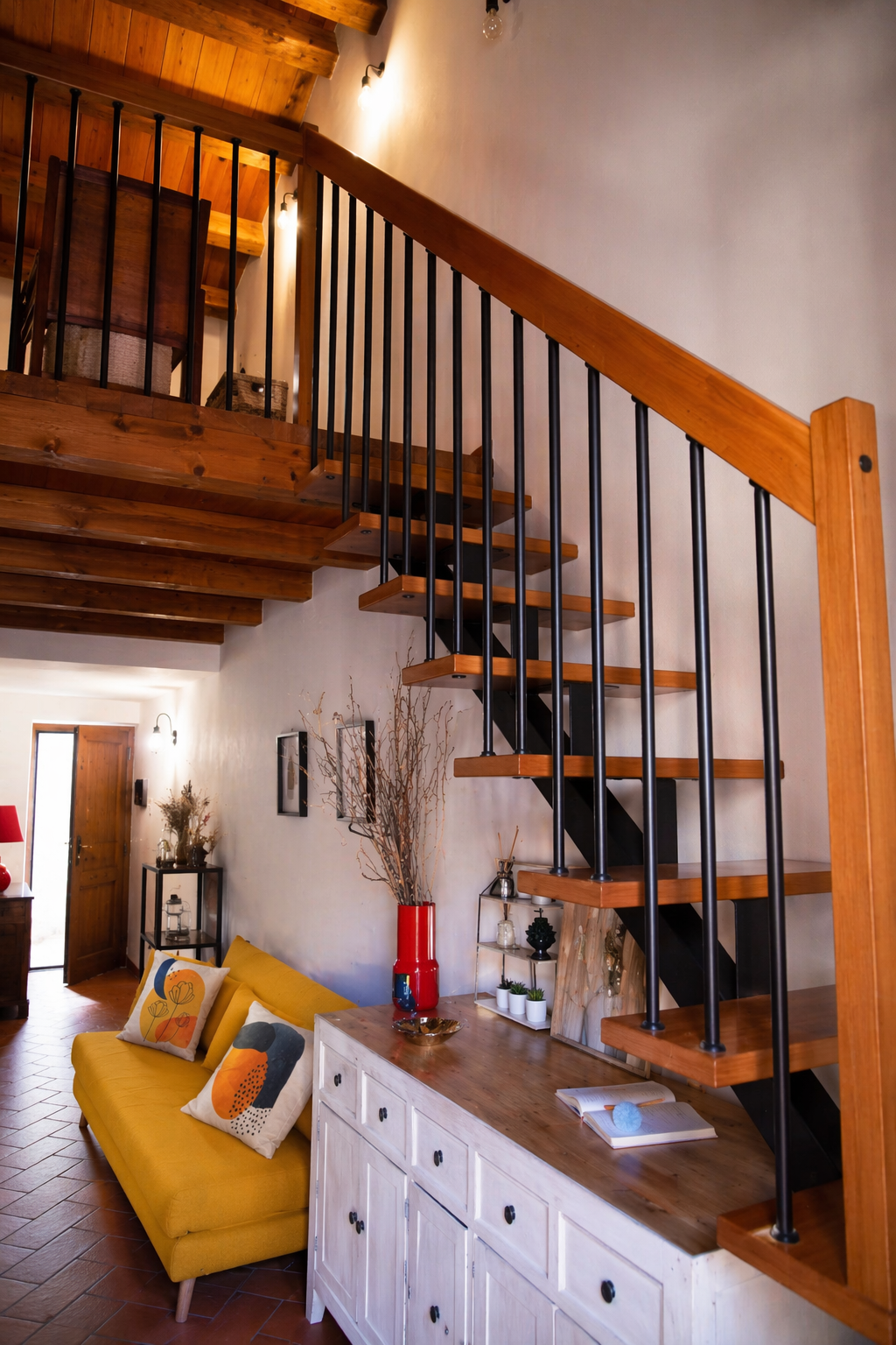 Soggiorno con scala a vista